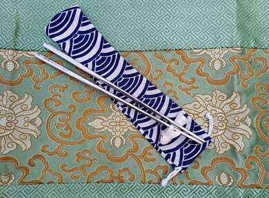 Králíček s červenýma očima pro odkládání hůlek 