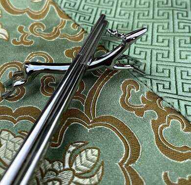 Odkládací jelen z ušlechtilé oceli na hůlky 