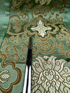 Luxusní nerezové hůlky s jemným ornamentem 