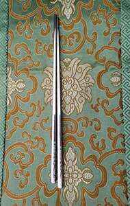 Luxusní nerezové hůlky s jemným ornamentem 