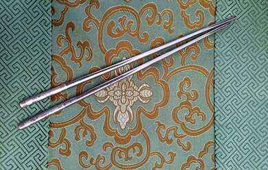 Nerezové čínské hůlky s tradičním čínským motivem 