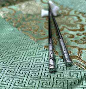 Nerezové čínské hůlky s tradičním čínským motivem 