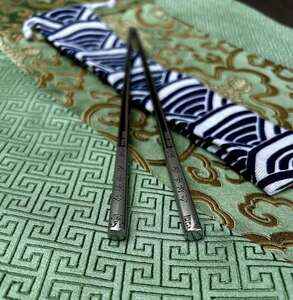 Nerezové čínské hůlky s čínskými znaky 