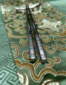 Nerezové čínské hůlky s čínskými znaky 