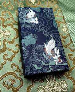 Záložka s čtyřlístkem a hedvábným střapcem v dárkovém balení 