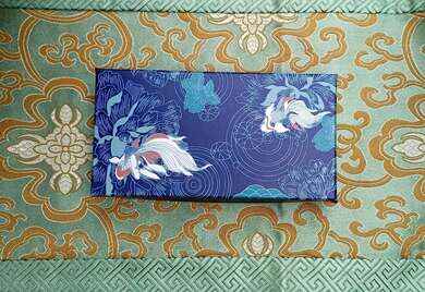 Záložka s čtyřlístkem a hedvábným střapcem v dárkovém balení 