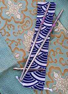 Látkové pouzdro na jídelní hůlky s abstraktním motivem 