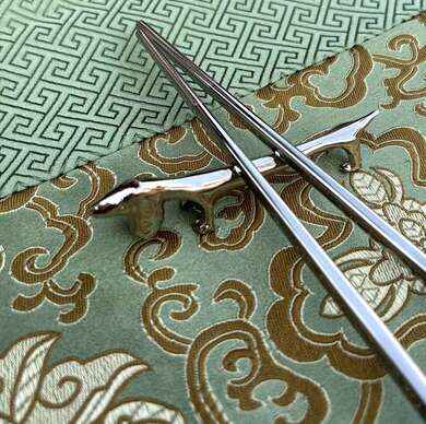 Prémiové těžké korejské hranaté hůlky a pejsek z ušlechtilé oceli na odkládání hůlek 