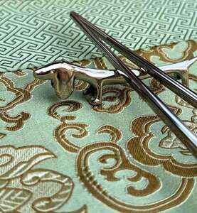 Prémiové těžké korejské hranaté hůlky a pejsek z ušlechtilé oceli na odkládání hůlek 