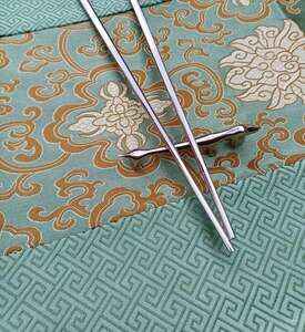 Prémiové těžké korejské hranaté hůlky a pejsek z ušlechtilé oceli na odkládání hůlek 