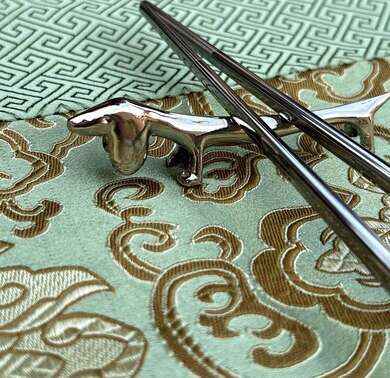 Prémiové těžké korejské hranaté hůlky a pejsek z ušlechtilé oceli na odkládání hůlek 