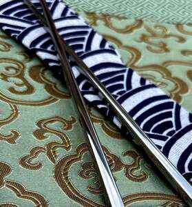 Prémiové těžké korejské hranaté hůlky + Látkové pouzdro s abstraktním motivem 