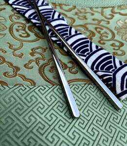 Prémiové těžké korejské hranaté hůlky + Látkové pouzdro s abstraktním motivem 