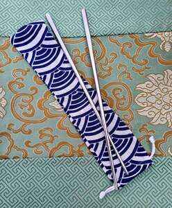 Prémiové těžké korejské hranaté hůlky + Látkové pouzdro s abstraktním motivem 