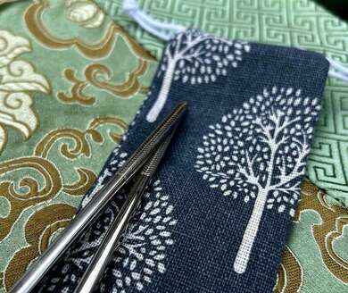 Látkové pouzdro na jídelní hůlky Modré Stromy 