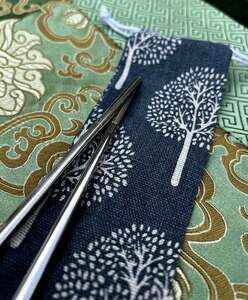 Látkové pouzdro na jídelní hůlky Modré Stromy 