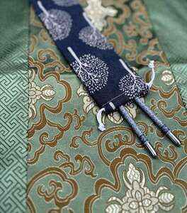 Látkové pouzdro na jídelní hůlky Modré Stromy 